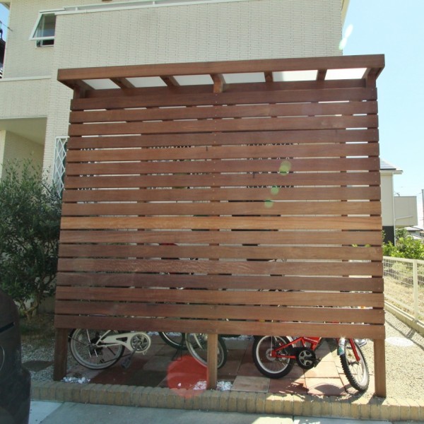 目隠しを兼ねたサイクルポート