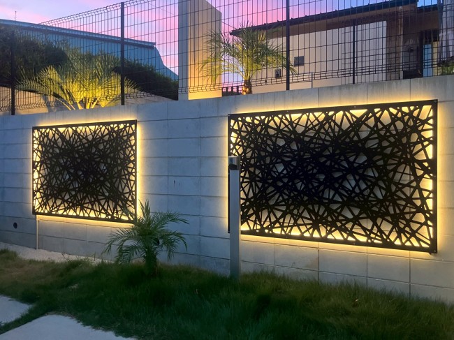 デザインパネルと間接ライン照明