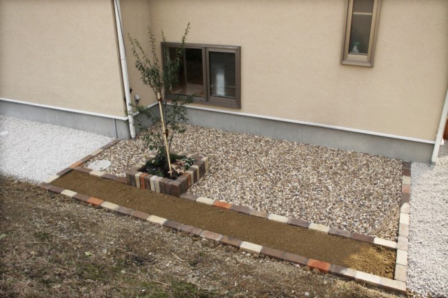 レンガで温かみのある植栽廻り
