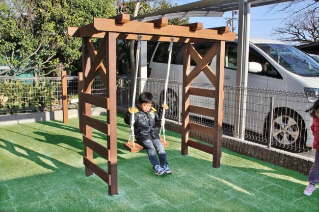 お庭にブランコ♪