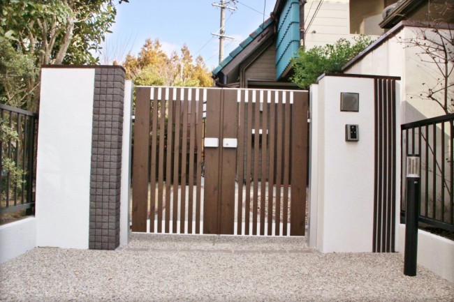 明るくすっきりとした門まわり