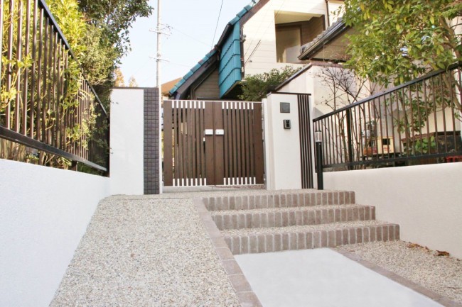 スロープのあるアプローチ