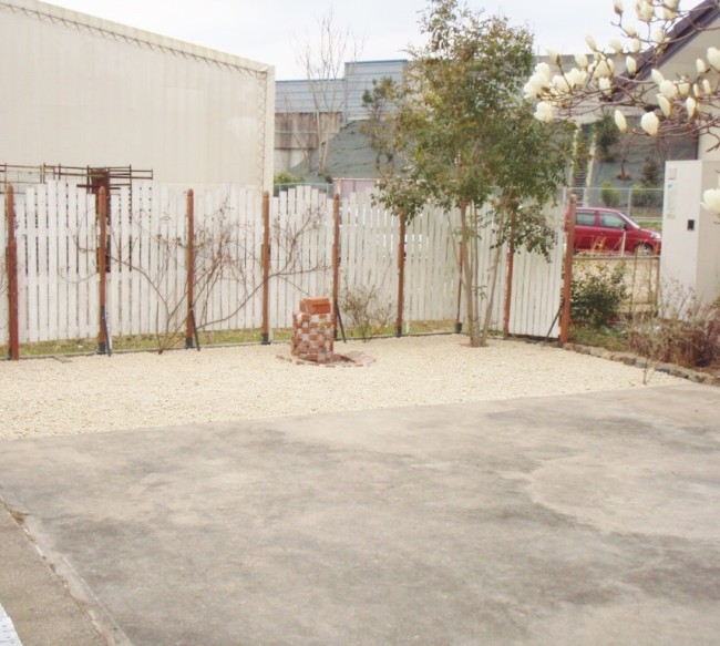 防草シートと砂利で防草対策