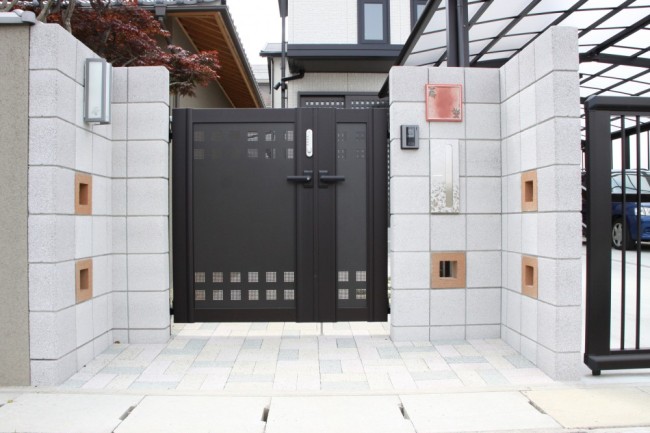 家を守る門扉