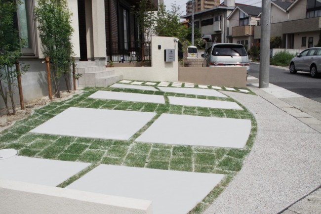 シンプルの中に緑を…