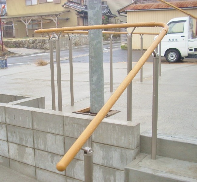 歩行者用補助手摺