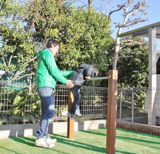 お庭に鉄棒♪