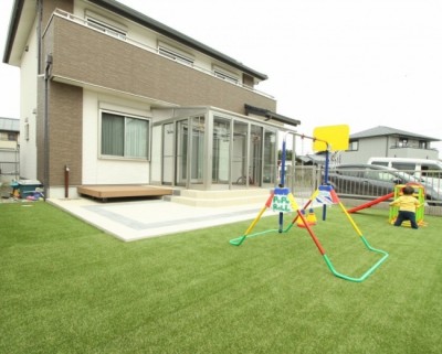 人工芝-子供が遊べる庭